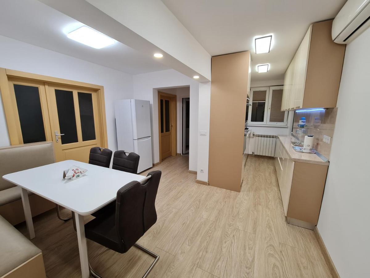 Luxury Panoramic Apartment Орадя Екстер'єр фото