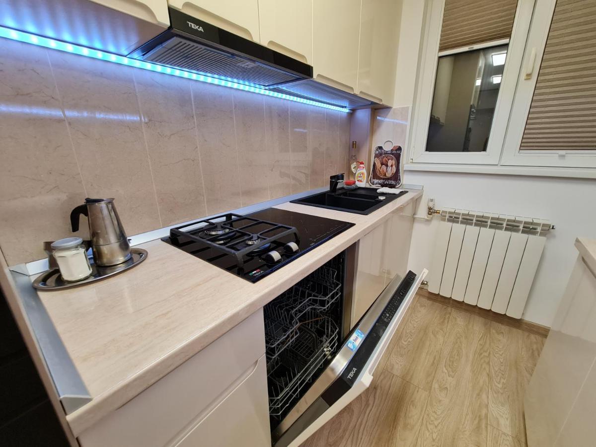 Luxury Panoramic Apartment Орадя Екстер'єр фото