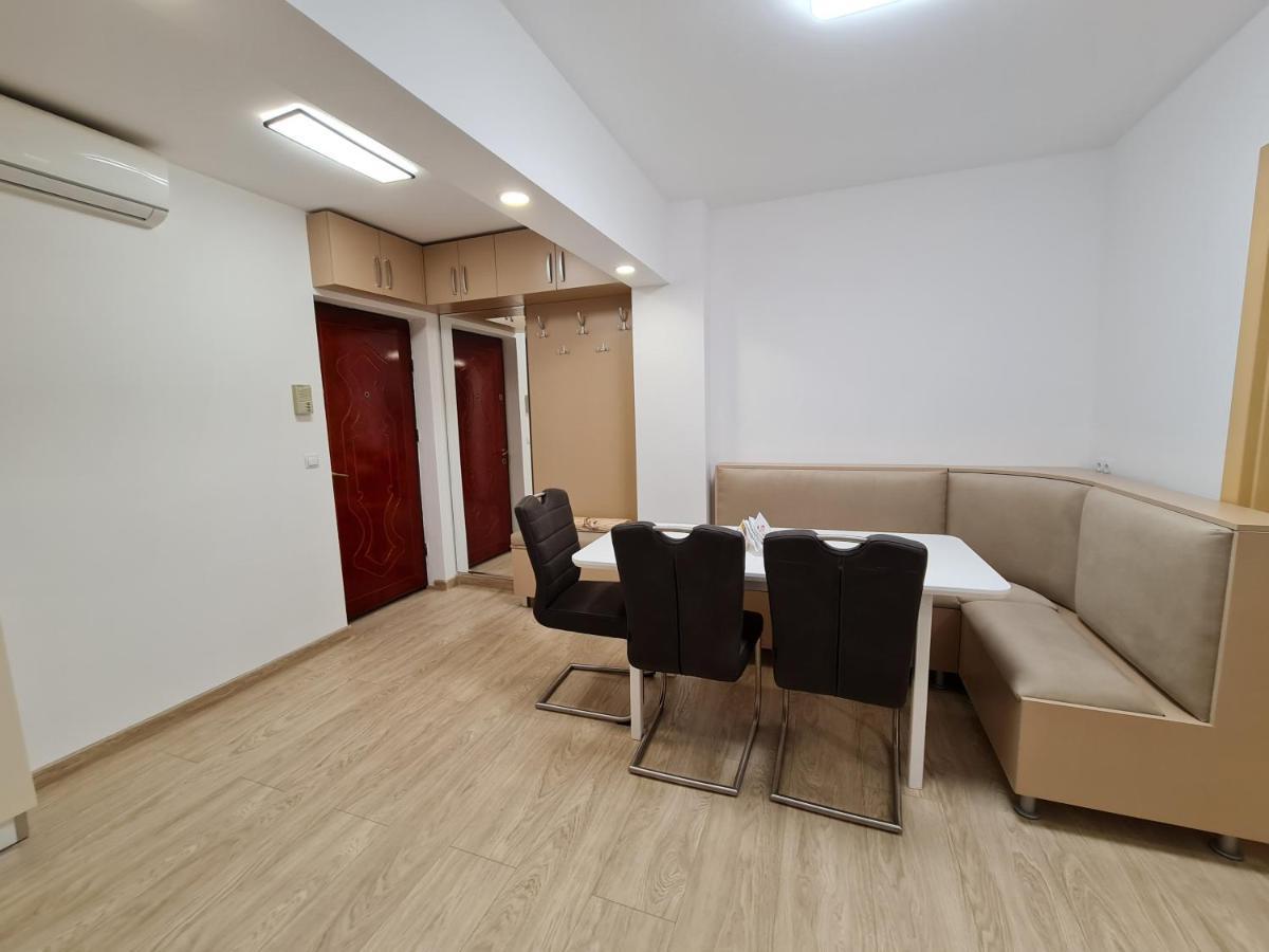 Luxury Panoramic Apartment Орадя Екстер'єр фото